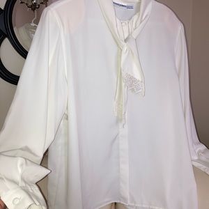 Elegant white bottom up blouse